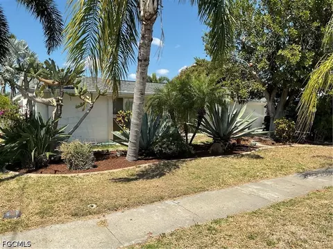 4617 Forest Glen Dr, North Fort Myers, FL 33903