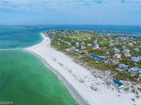 484 Gulf Bend Dr, Captiva, FL 33924
