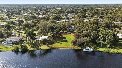 4859 E Riverside Dr, Fort Myers, FL 33905