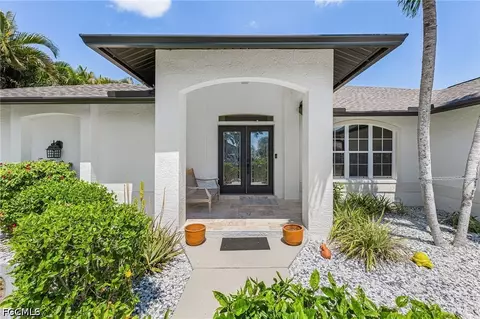 2207 SW 52nd St, Cape Coral, FL 33914
