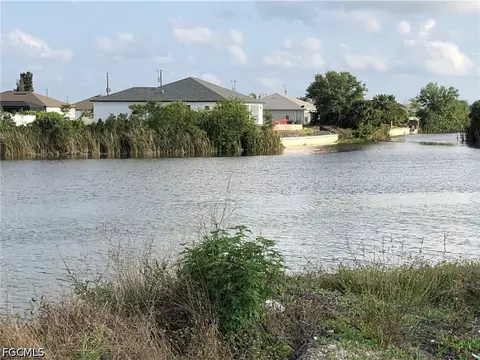 27 SW 14th Ave, Cape Coral, FL 33991