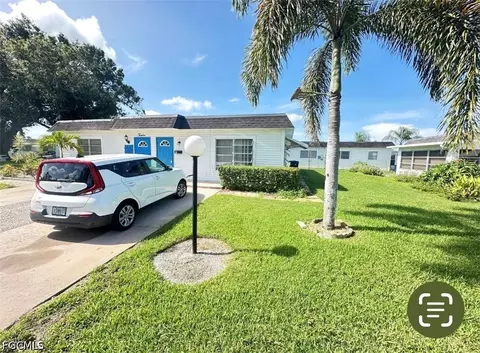 10 Tangelo Ct, Lehigh Acres, FL 33936