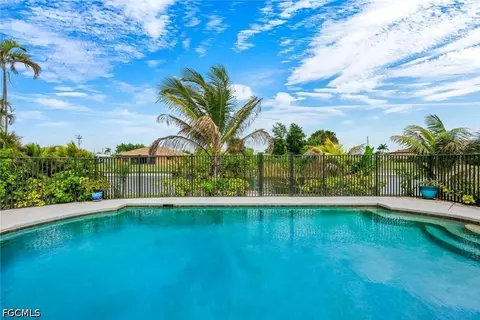 713 SW 39th Ter, Cape Coral, FL 33914