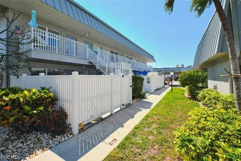 6777 Winkler Rd #228, Fort Myers, FL 33919