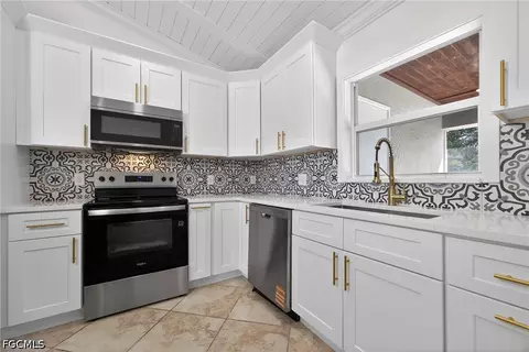 1213 SW 10th Pl, Cape Coral, FL 33991