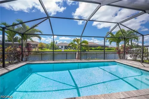 910 SW 12th Ter, Cape Coral, FL 33991