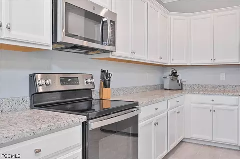Kitchen - 19828 Beechcrest Pl, Estero, FL 33928 photo 5 of 6