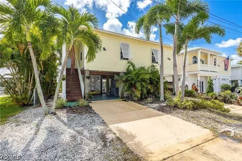 2761 Geary St, Matlacha, FL 33993