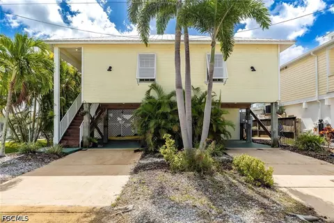 2761 Geary St, Matlacha, FL 33993