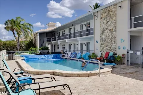 708 Victoria Dr #105, Cape Coral, FL 33904