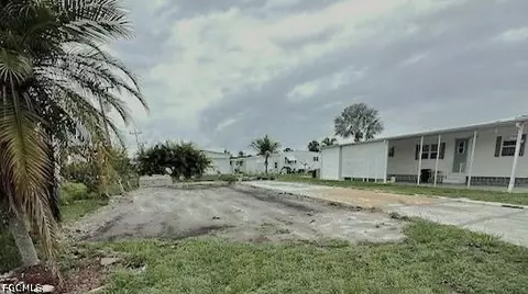 593 Daisy Dr, North Fort Myers, FL 33917