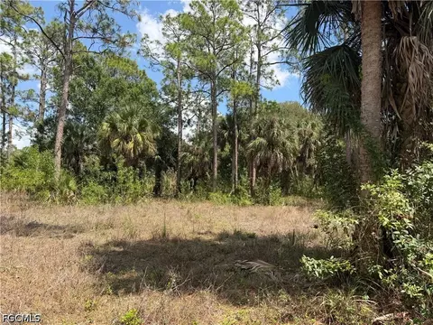 8261 Scarecrow Rd, North Fort Myers, FL 33917