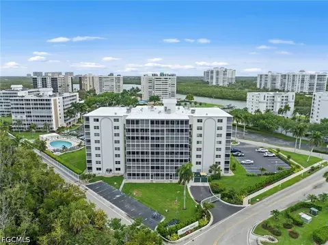 1 Bluebill Ave #402, Naples, FL 34108