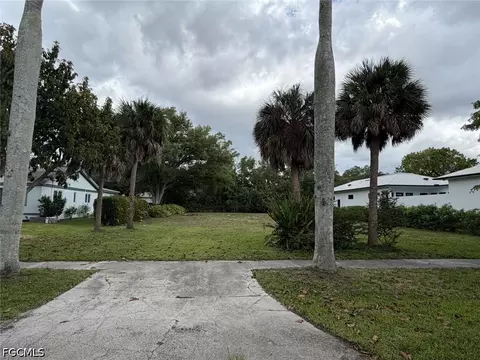 3427 Avocado Dr, Fort Myers, FL 33901