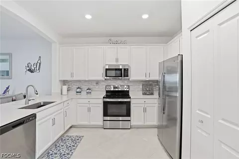 Kitchen - 2621 Vine Ave, Naples, FL 34120 photo 2 of 3
