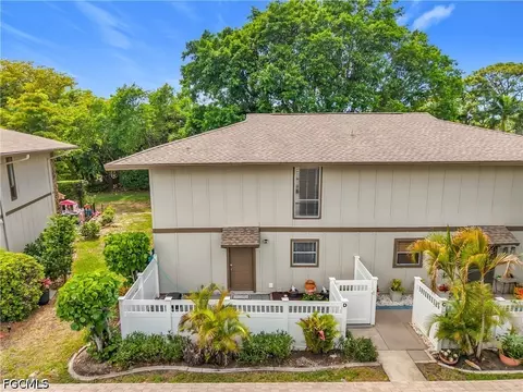293 Island Cir #4, Fort Myers, FL 33919
