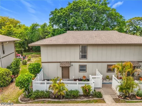 293 Island Cir #4, Fort Myers, FL 33919