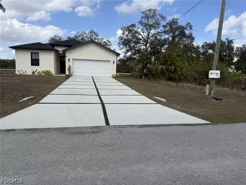6013 Acorn Cir, Labelle, FL 33935