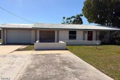 2543 8th Ave, Saint James City, FL 33956
