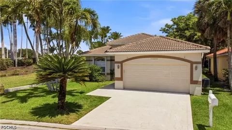 11334 Lakeland Cir, Fort Myers, FL 33913