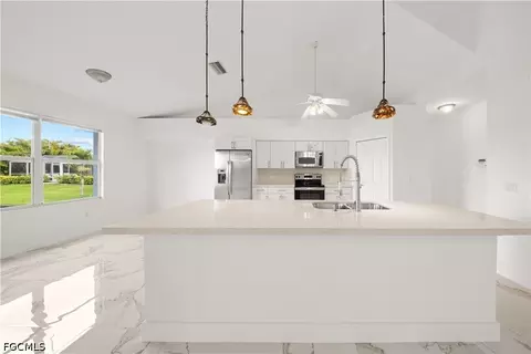 605 SE 23rd Ave, Cape Coral, FL 33990