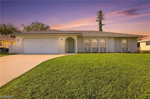 221 SW 13th Ter, Cape Coral, FL 33991