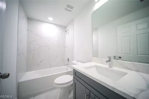 Bath - 824 Carpenter St E, Lehigh Acres, FL 33974 photo 3 of 3