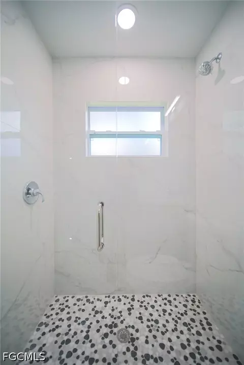 Bath - 824 Carpenter St E, Lehigh Acres, FL 33974 photo 2 of 3