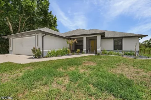 1012 Calvin Ave, Lehigh Acres, FL 33972