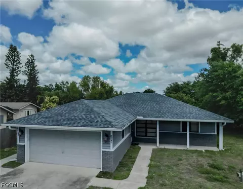 8241 Harrisburg Dr, Fort Myers, FL 33967