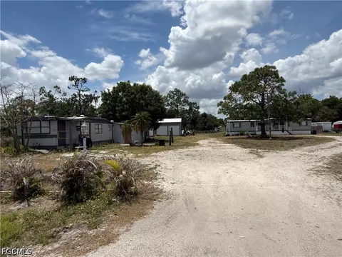 8000 Breeze Dr, North Fort Myers, FL 33917