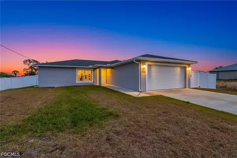 7024 Hero Cir, Labelle, FL 33935