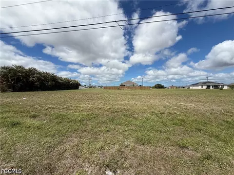 2708 Santa Barbara Blvd N, Cape Coral, FL 33993