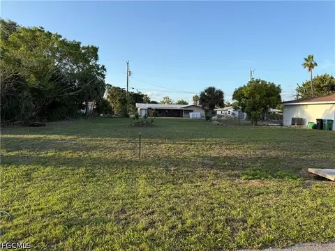 425 Monterey Ave, Cape Coral, FL 33904