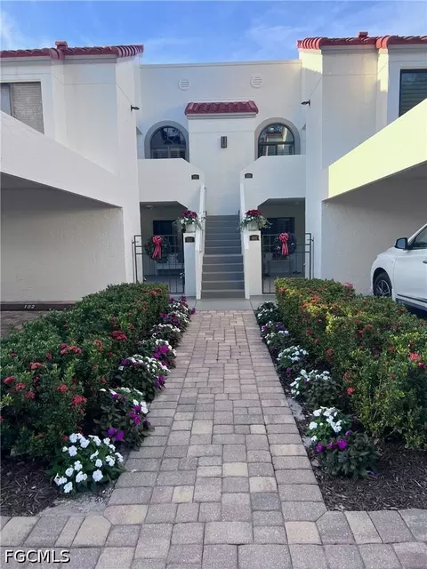 619 Beachwalk Cir #I201, Naples, FL 34108