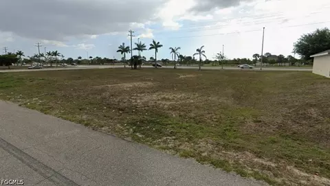 2008 NE 16th Pl, Cape Coral, FL 33909