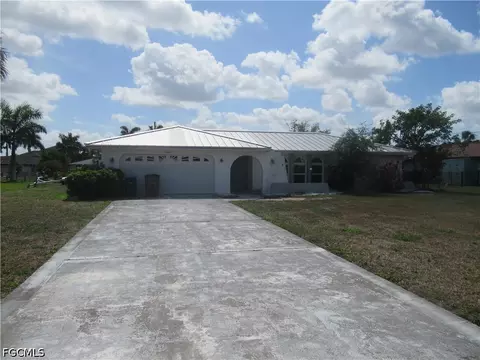 5051 Saxony Ct, Cape Coral, FL 33904