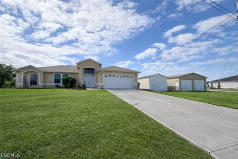517 Peerless Cir, Lehigh Acres, FL 33974
