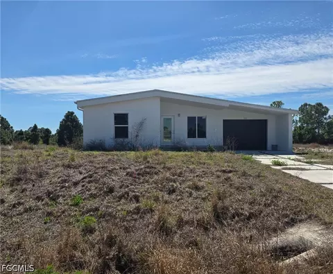 2913 34th St SW, Lehigh Acres, FL 33976