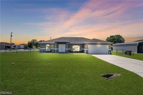 834 Sea Urchin Cir, Fort Myers, FL 33913