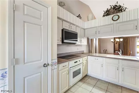 Kitchen - 372 Fox Den Cir, Naples, FL 34104 photo 2 of 4