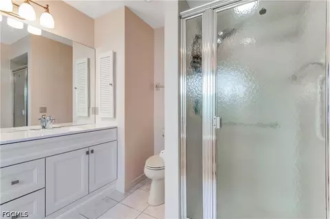 Bath - 372 Fox Den Cir, Naples, FL 34104 photo 2 of 3