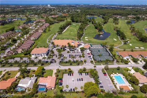 View/Area - 372 Fox Den Cir, Naples, FL 34104 photo 4 of 6
