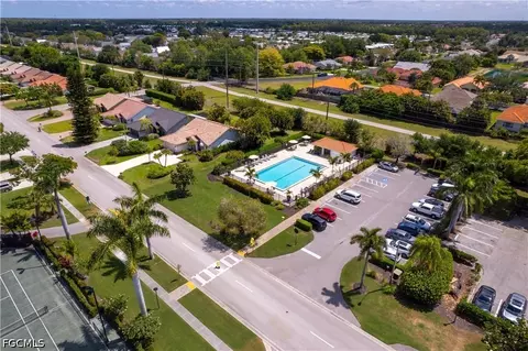 View/Area - 372 Fox Den Cir, Naples, FL 34104 photo 2 of 6
