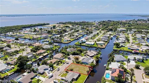 4425 N Gulf Cir, North Fort Myers, FL 33903