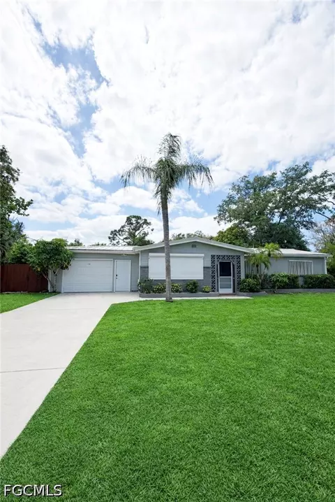 7386 Pine Dr, Fort Myers, FL 33967