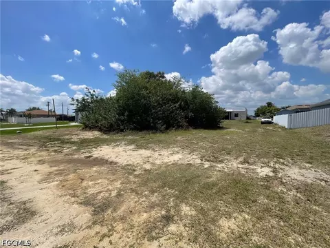 1330 NE 7th Pl, Cape Coral, FL 33909