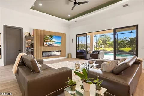 3325 SW 8th Ct, Cape Coral, FL 33914