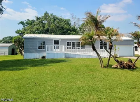 1047 Mayford Lake Rd, Moore Haven, FL 33471