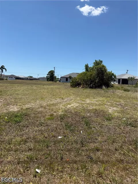 2532 Santa Barbara Blvd N, Cape Coral, FL 33993